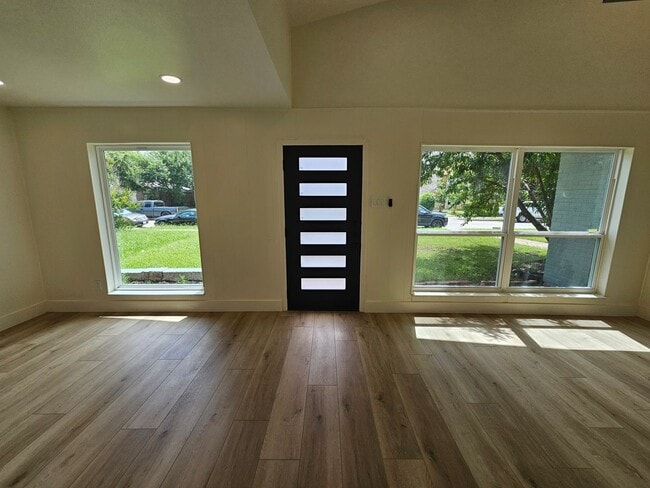 Photo - 1727 R Avenue