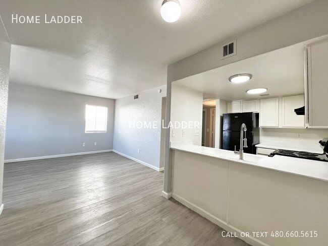 Photo - 4959 S Park Ave Unidad 103