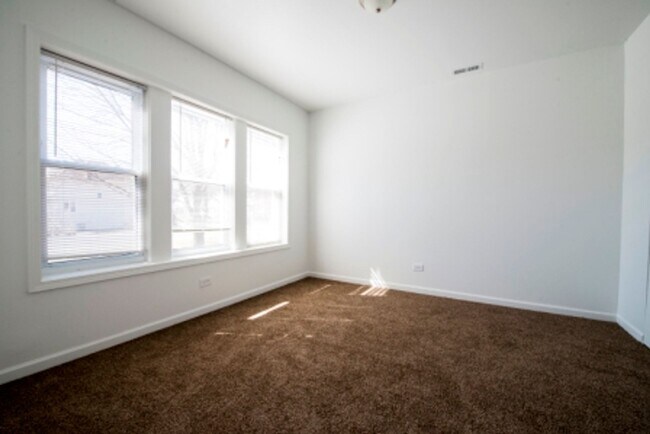 Photo - 701 N Lotus Ave Chicago, IL 60644