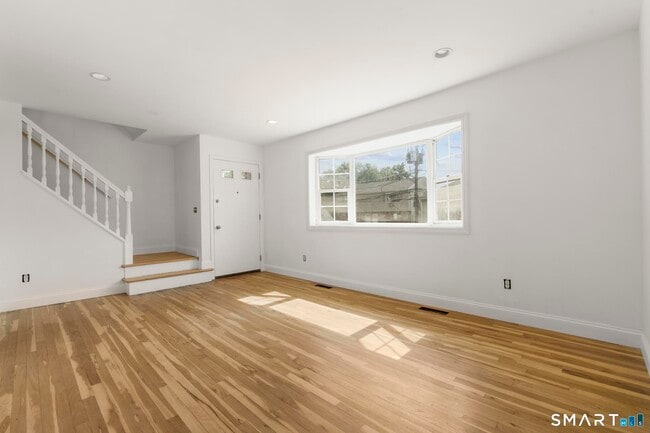 6 Van Buskirk Ave