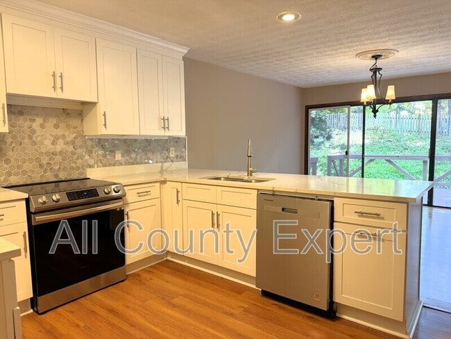 Photo - 1302 Colony Dr