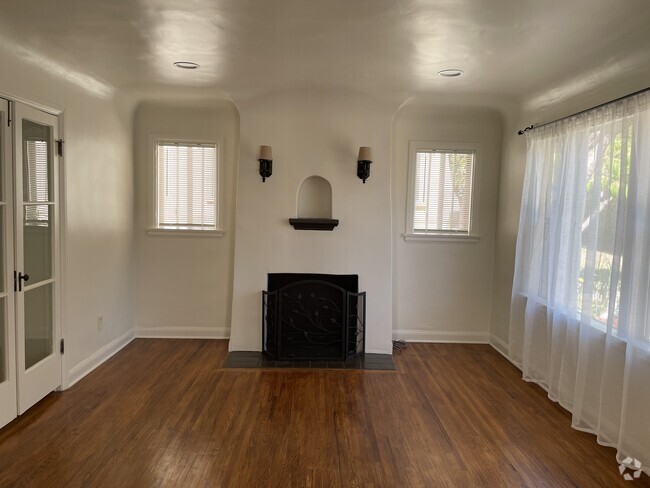 living room - 1522 E Orange Grove Blvd Rental