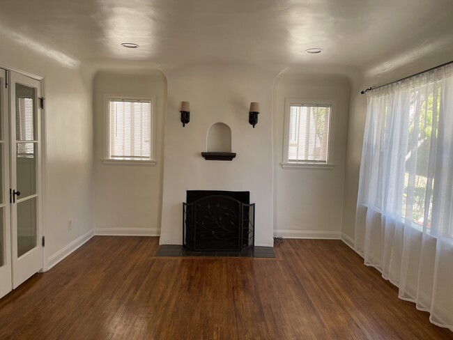 living room - 1522 E Orange Grove Blvd House