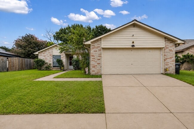 Building Photo - 13915 Old Village Ln