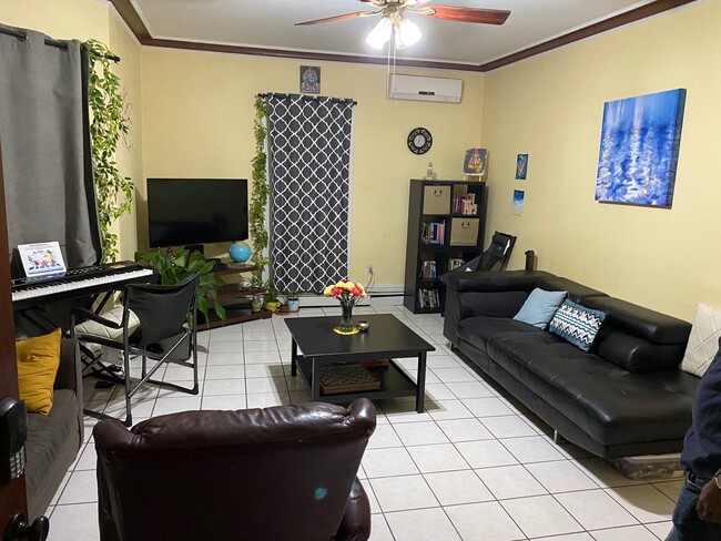 Photo - 32 Duer Pl Unit 1