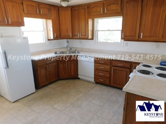 Photo - 2 Bedroom/1 Bath/ 1 Car Garage House on Corner Lot - $1,125/$1,125