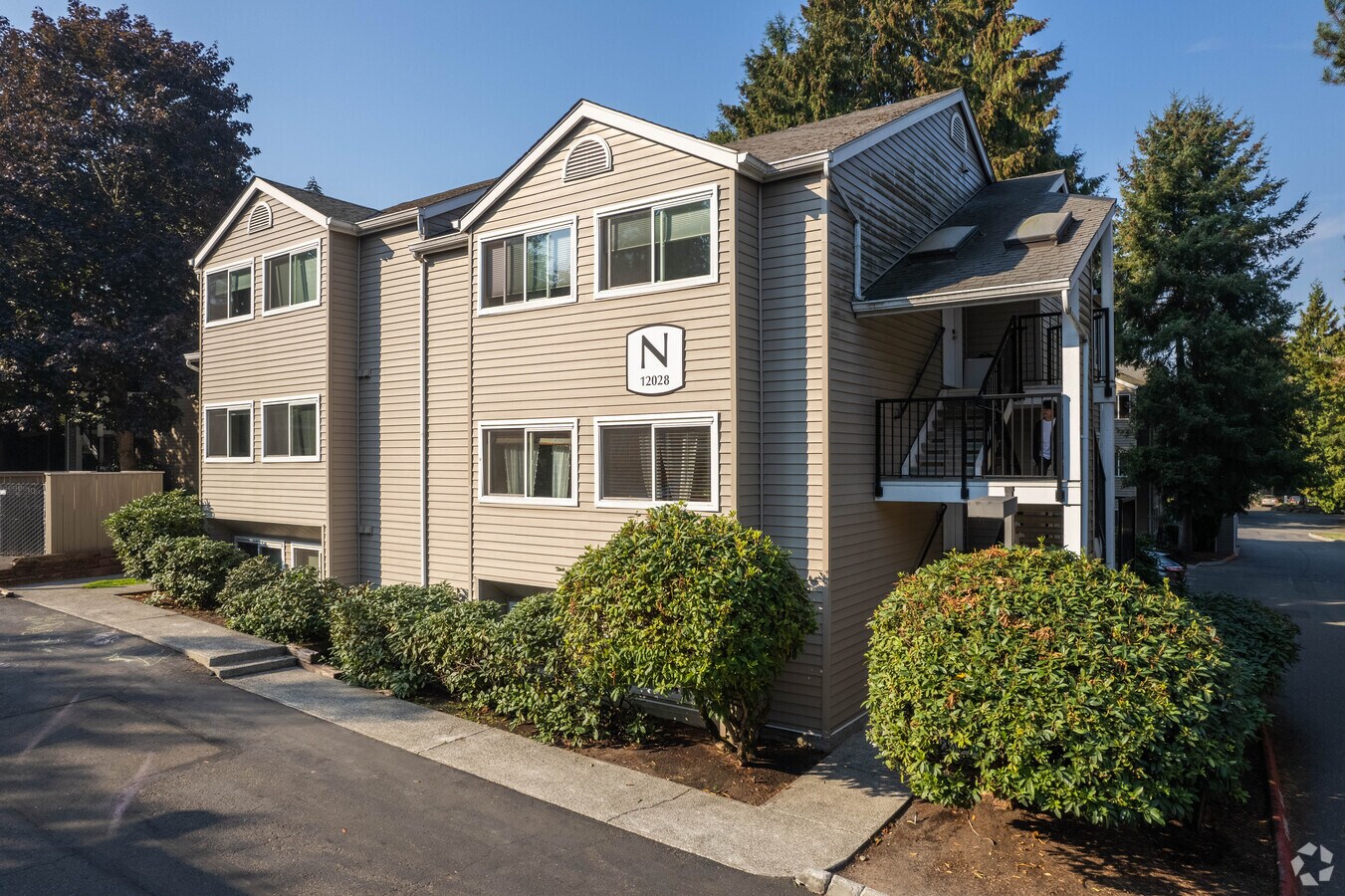 Exterior - Juanita Crest Condominium