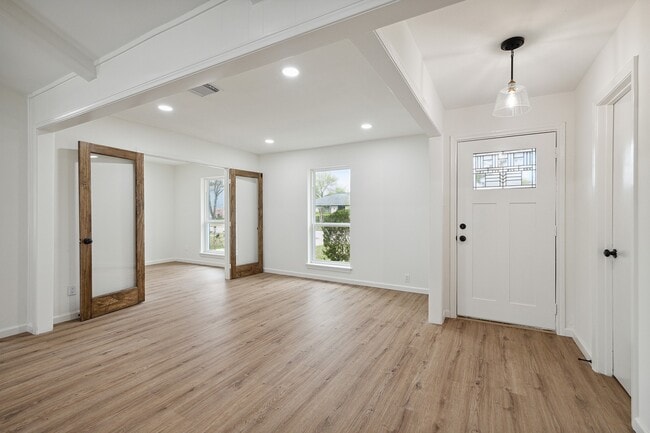 Photo - 9719 Springmont Dr