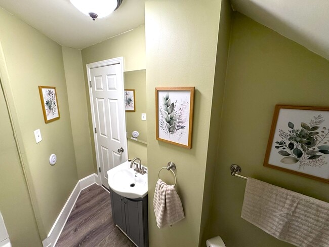 2415 S 8th St Unit Upper Unit