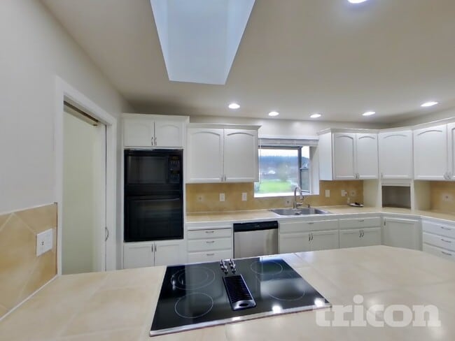 Photo - 302 3rd Ave SE