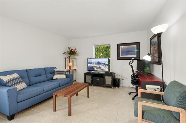 Building Photo - 2210 S 34th St Unit 3 Rental