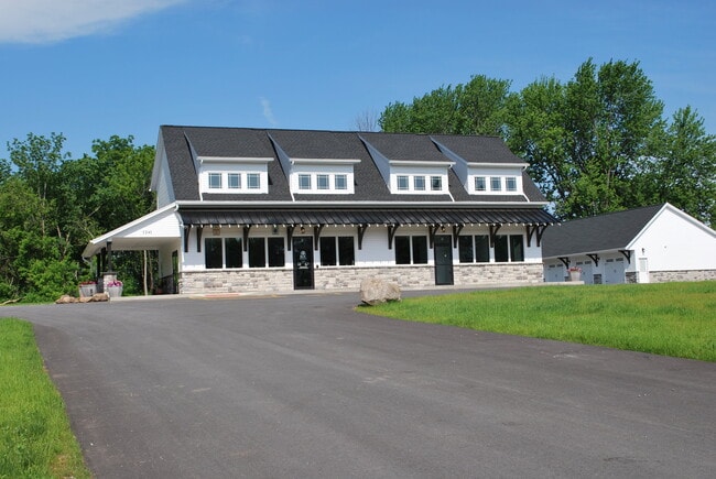 Building Photo - 1241 Hilton Parma Corners Rd Unit Apartment