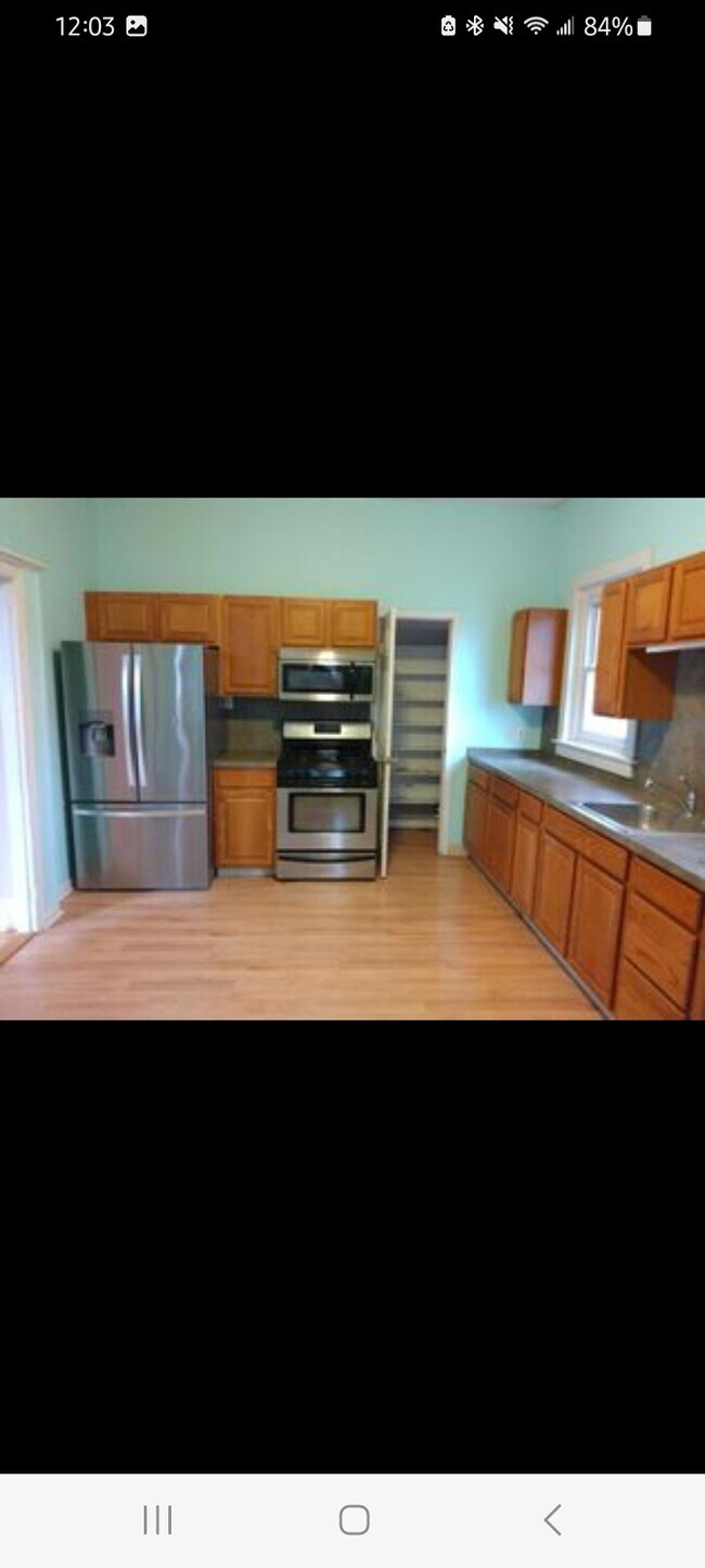 Eat in kitchen - 417 W Walnut St Unit B