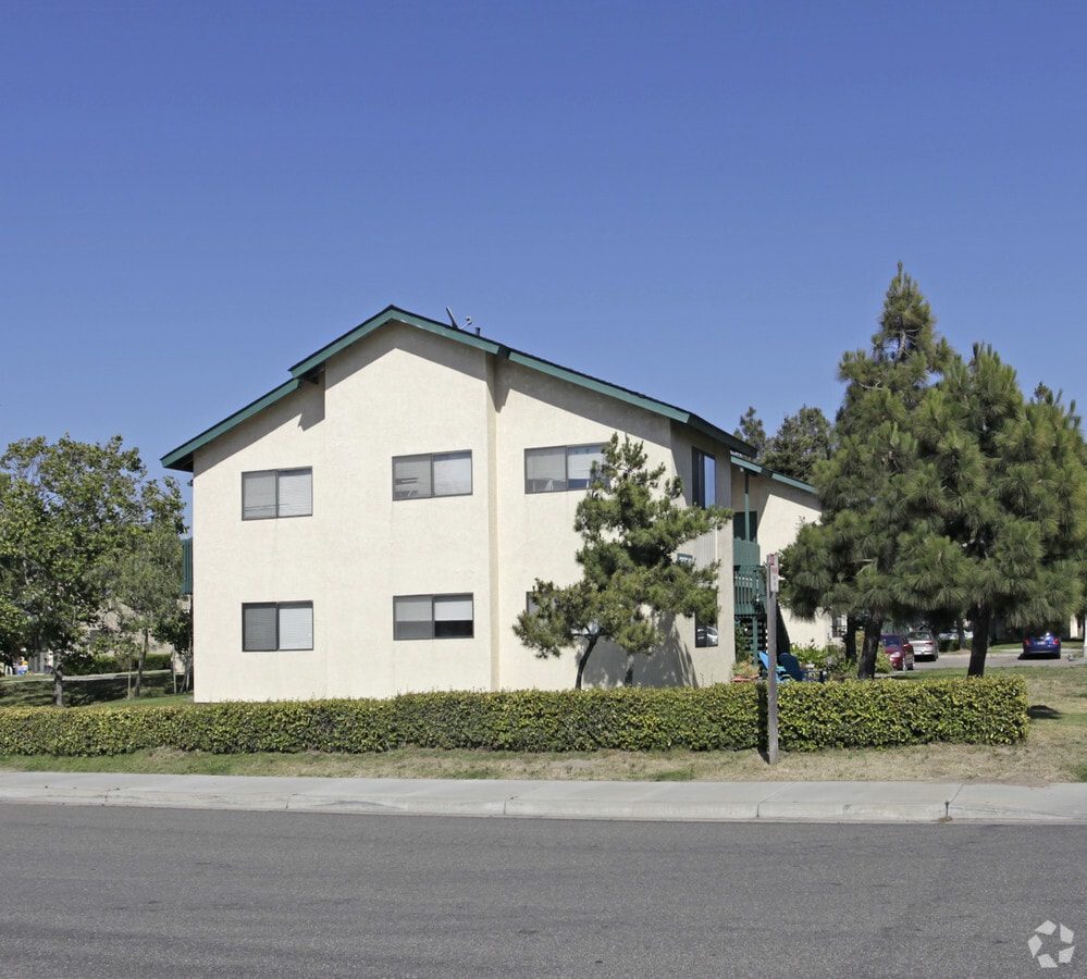 Los Pinos Apartments - Los Pinos Apartments