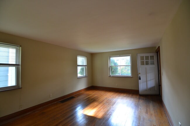 Photo - 6834 Kenton Ave Unit 1