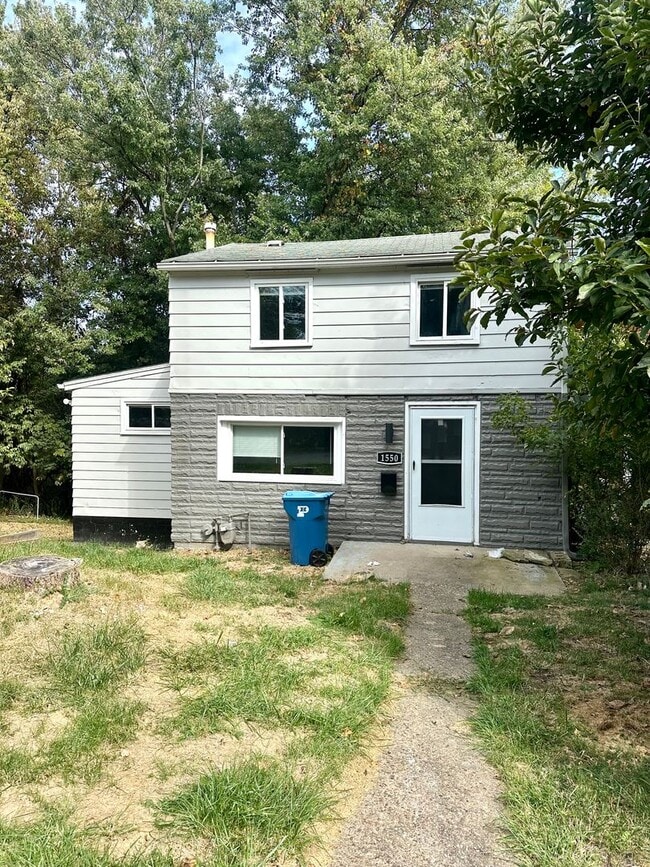 Building Photo - Updated 3 Bed, 1 Bath Home in Penn Hills -...