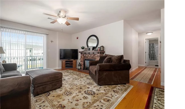 Photo - 402 New River Rd Unit 103