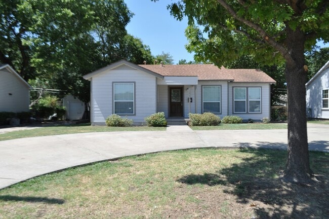 Building Photo - 1243 Centerville Rd