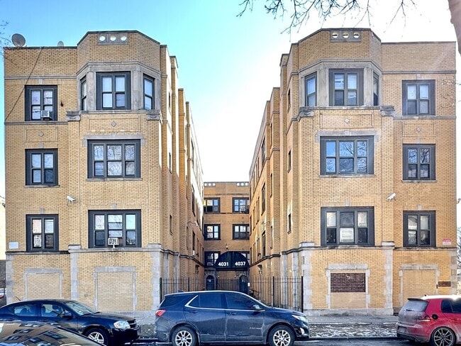 Building Photo - 4035 W Gladys Ave Unit 2N
