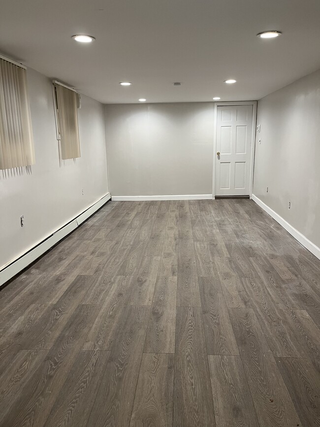 Photo - 23 Baldwin St Unit Newly Renovated 1-Bedroom