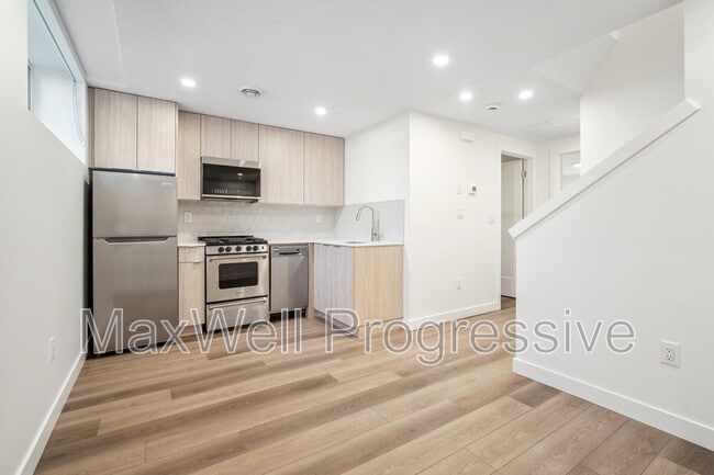 Photo - 9017-9093 93 St NW