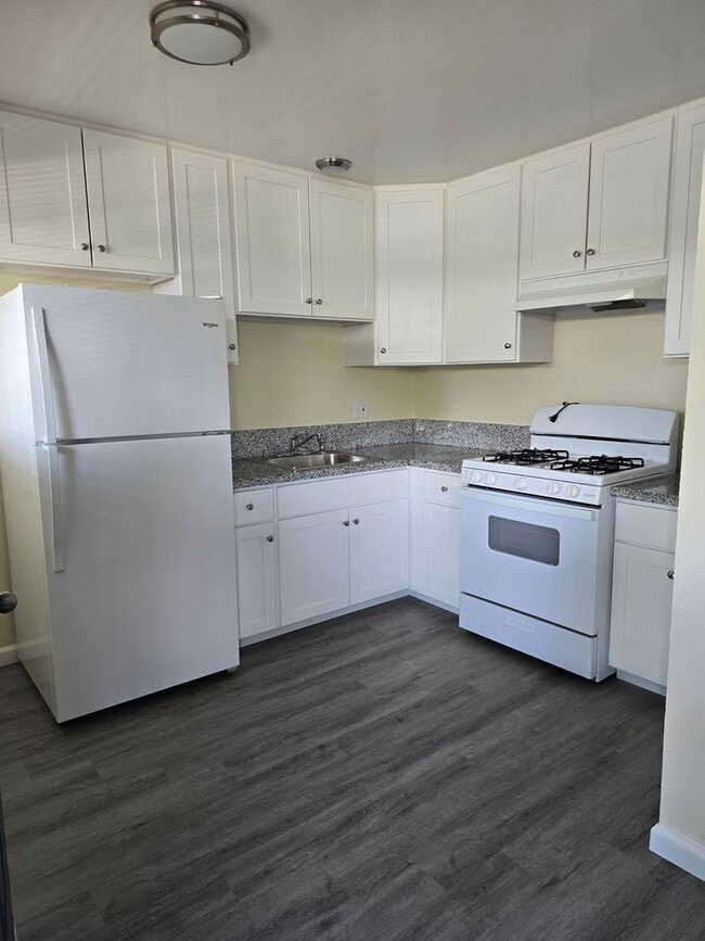 Photo - Rockingham Apartments