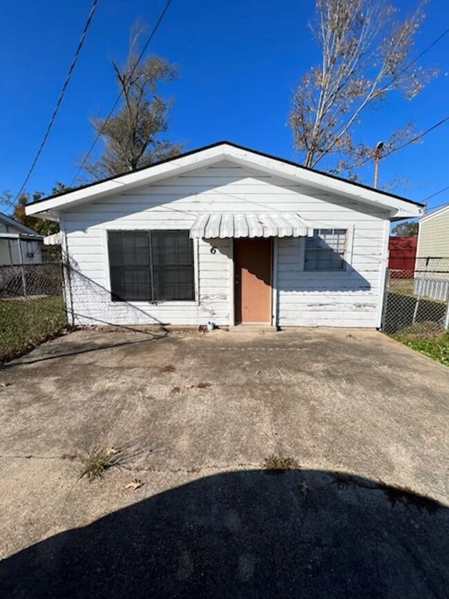 Building Photo - Cozy Fully Furnished 1B/1B Cottage Availab... Rental