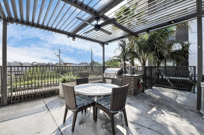 Photo - 5454 State St Unit 3405