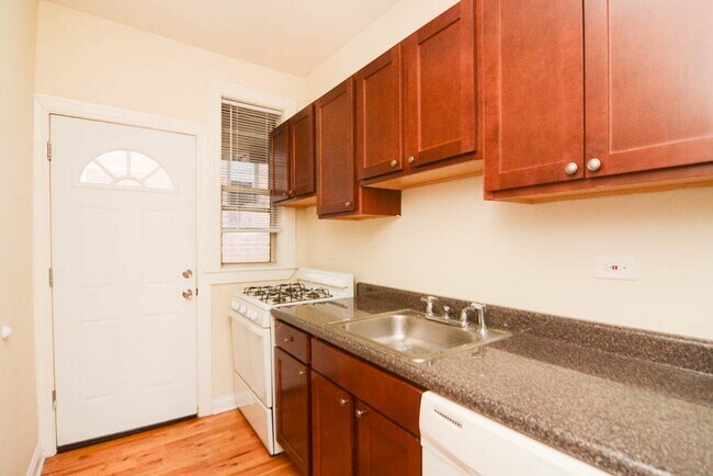 Photo - 631 W Barry Ave Unit N4