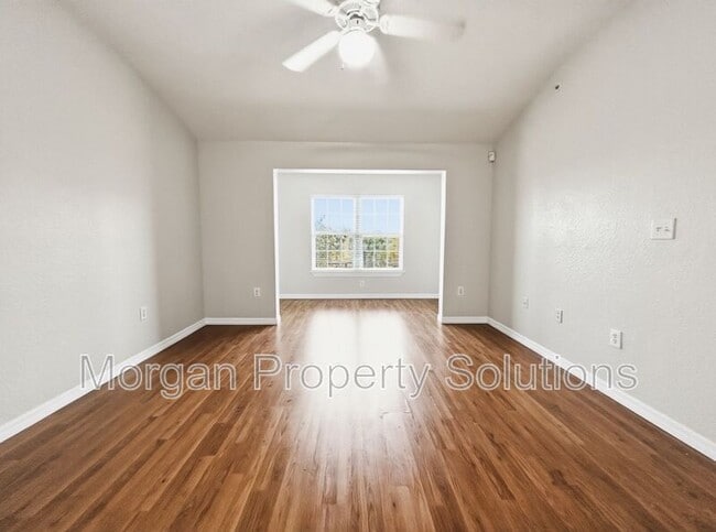 Photo - 5463 Vineland Rd Unit 5305