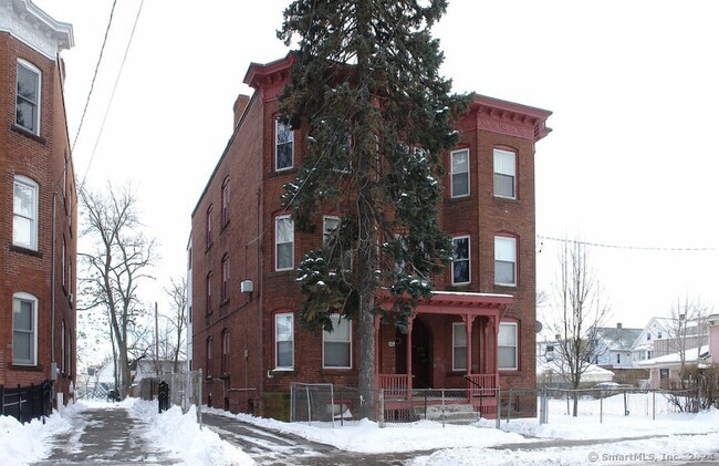 Building Photo - 49 Benton St Unit 3w Rental