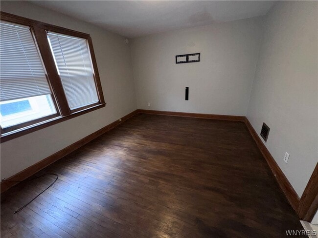 34 Sunset St