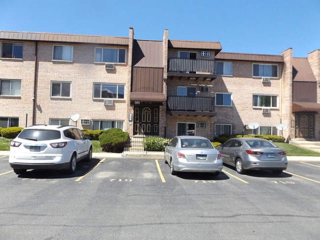 Photo - 710 W Huntington Commons Rd Unit 3A