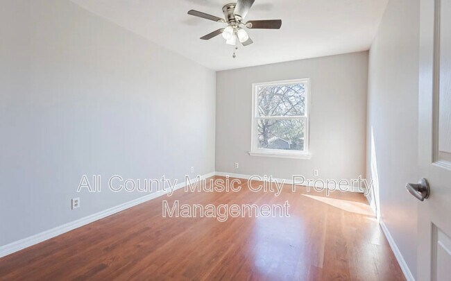 Photo - 302 Park Glen Dr