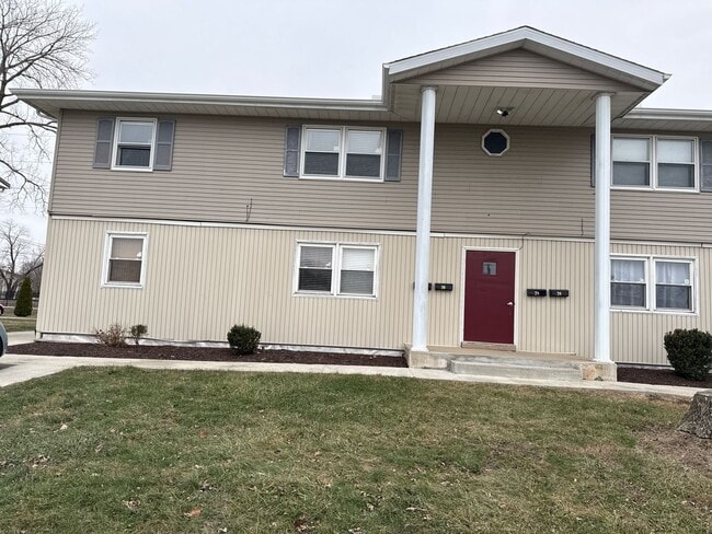 Building Photo - 26/28/30/32 Circle Drive Unit 26