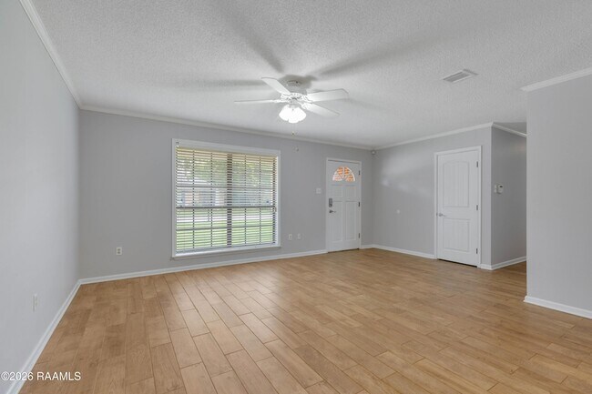 Photo - 118 Village Green Dr