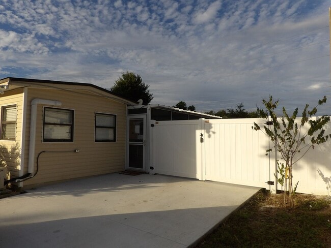 Photo - Cute 2 Bedroom 1 Bath with huge Screen Porch