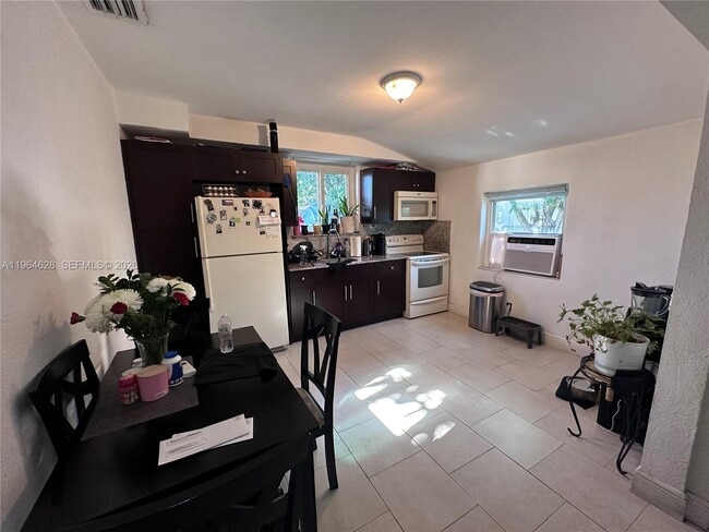 Photo - 2125 Bay Dr Unidad C