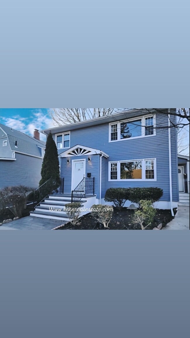 Building Photo - 35 Watson Ave Unit 2