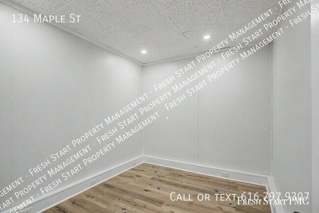 Photo - 134 Maple St