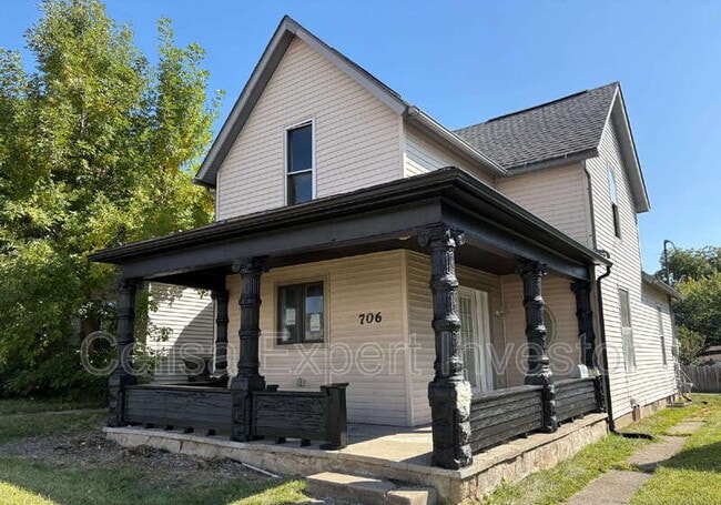 Building Photo - 706 Davis St Rental