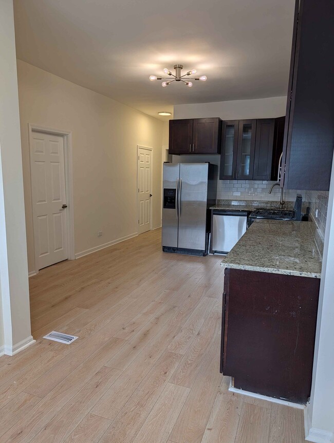 Photo - 2302 N Hamlin Ave Unit 1
