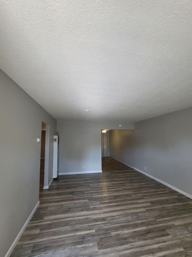 Building Photo - 1108 W 5th St Unit #1