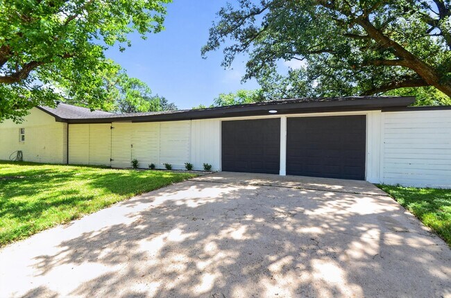 Photo - 5675 Sylmar Rd