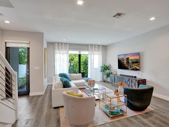 Photo - 1604 SW 4th Ave