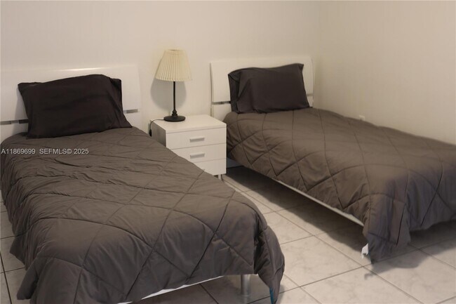 Photo - 17801 N Bay Rd Unidad 203