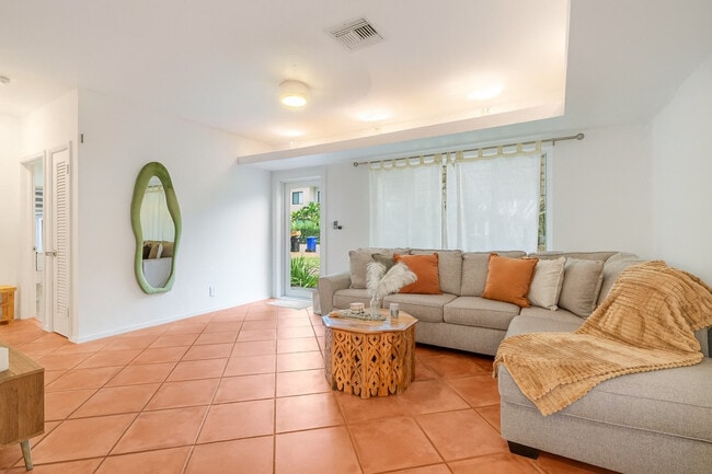 Photo - 1516 SW 8th Ave Unidad SI FL1-ID1475643P