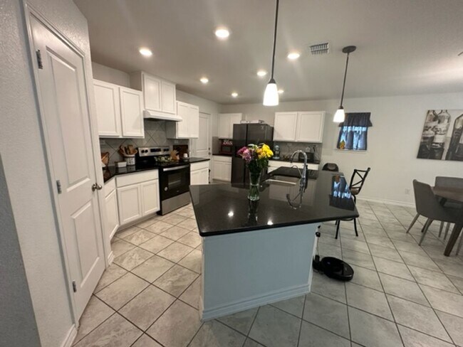 Photo - Move in Ready!!!... Beautiful 3 bedroom 2 ...