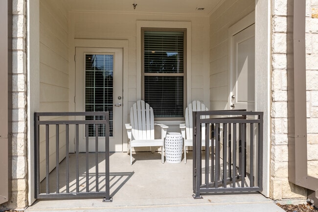 B1 2BR, 2BA - 938SF - Patio