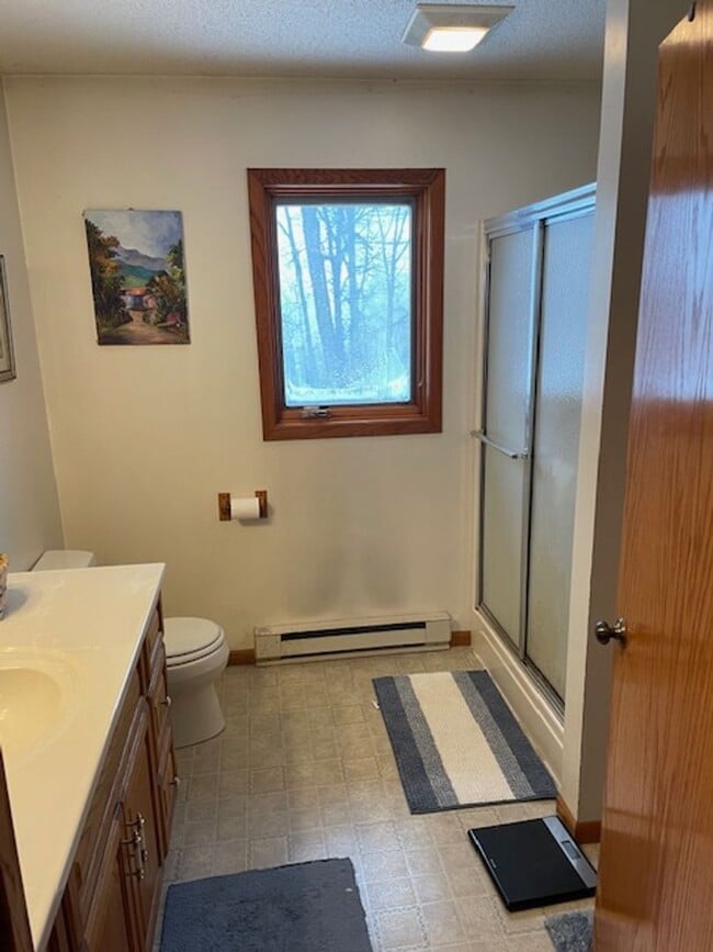 Photo - Spacious 3 bedroom in quiet country setting.